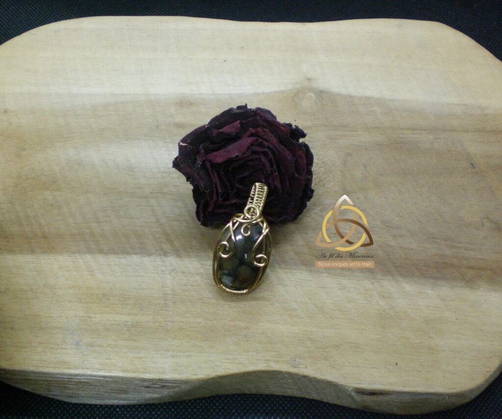 Pendentif chiastolite doré